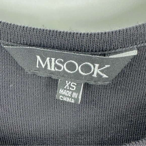 Misook Womens Size XS Sleeveless Top Shell Knit Stretch Tank Split Hem Black - Picture 3 of 7